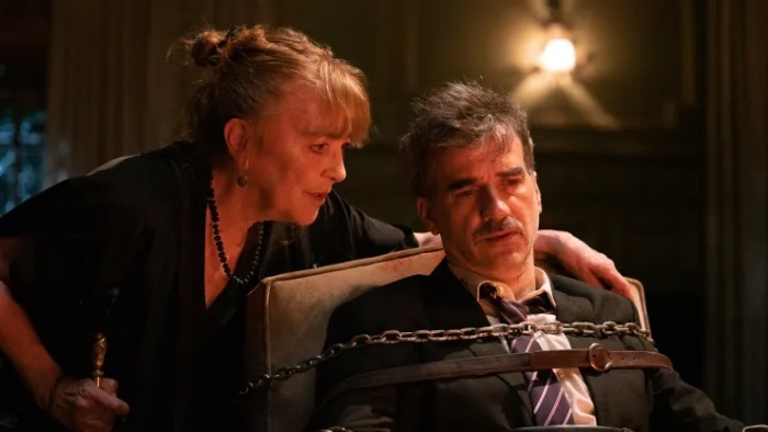 Безумная старуха - объяснение концовки и смысл фильма